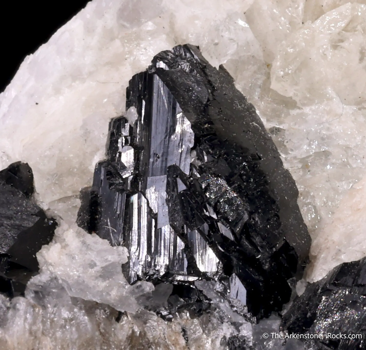 Babingtonite on Calcite - image 1