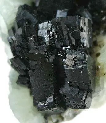 Babingtonite on Prehnite - image 2