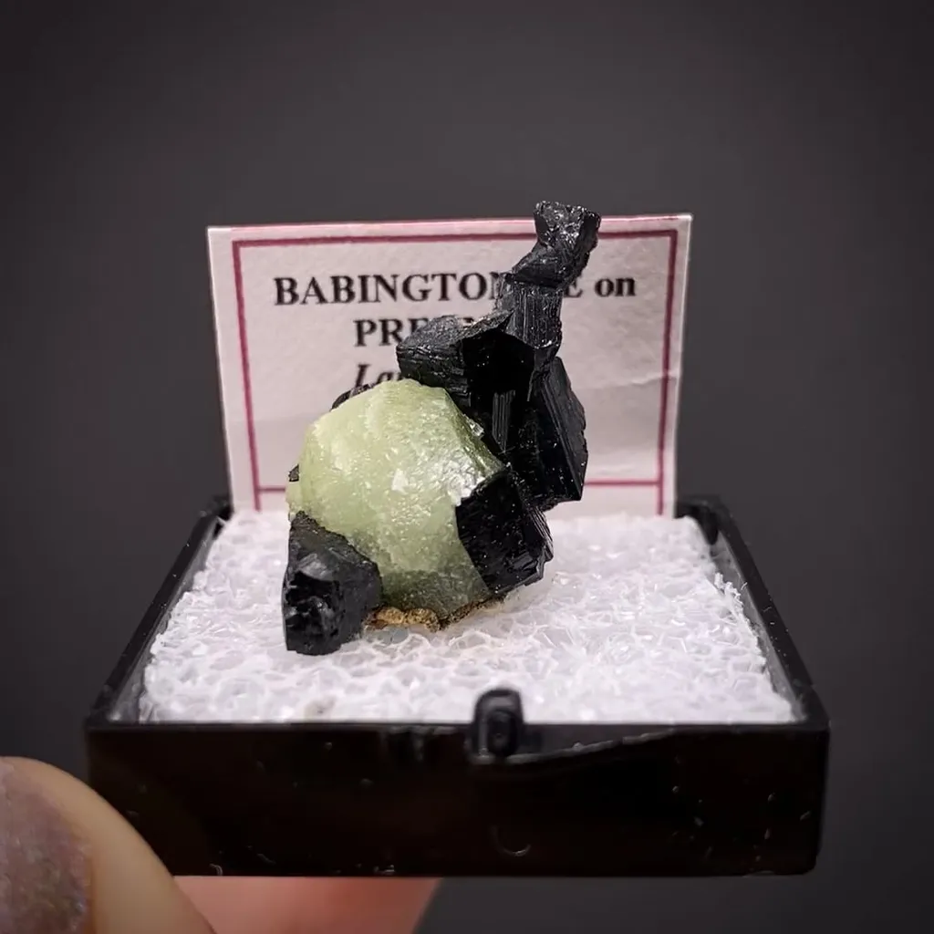 Babingtonite on Prehnite image