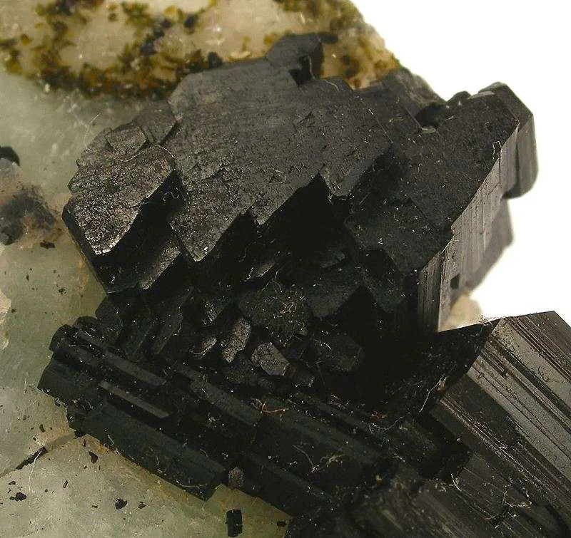 Babingtonite on Prehnite - image 3