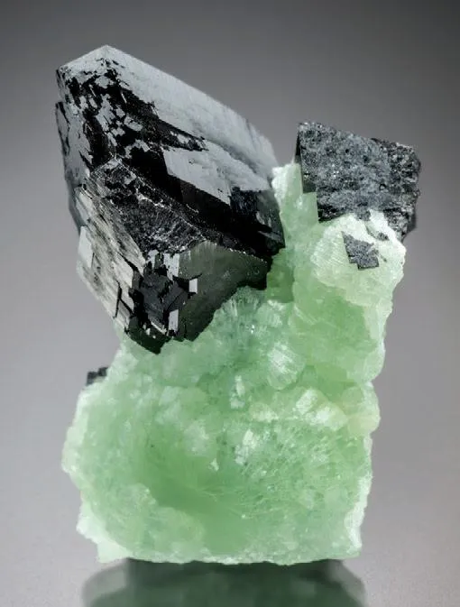 Babingtonite on Prehnite - image 1