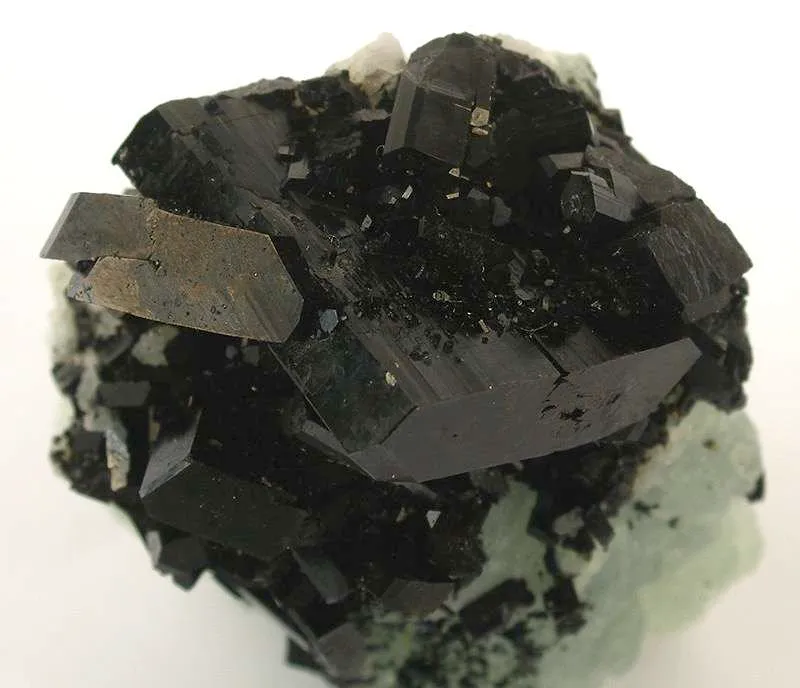 Babingtonite on Prehnite - image 3