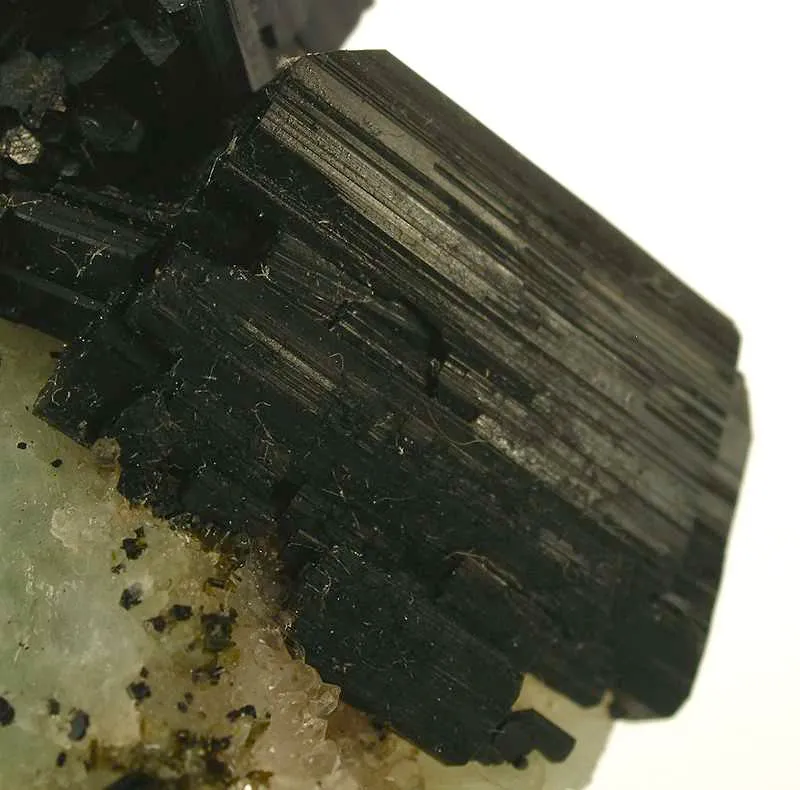 Babingtonite on Prehnite - image 4