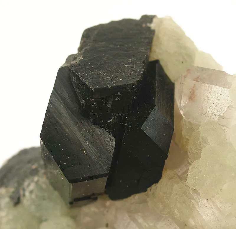 Babingtonite on Prehnite - image 3