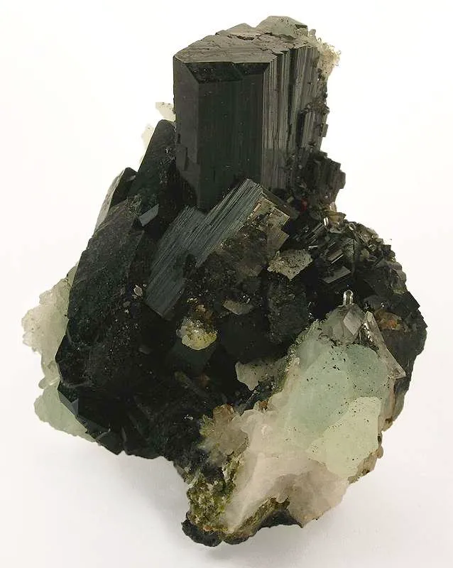 Babingtonite on Prehnite - image 2