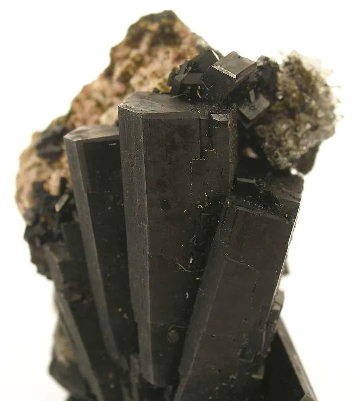 Babingtonite on Prehnite - image 4