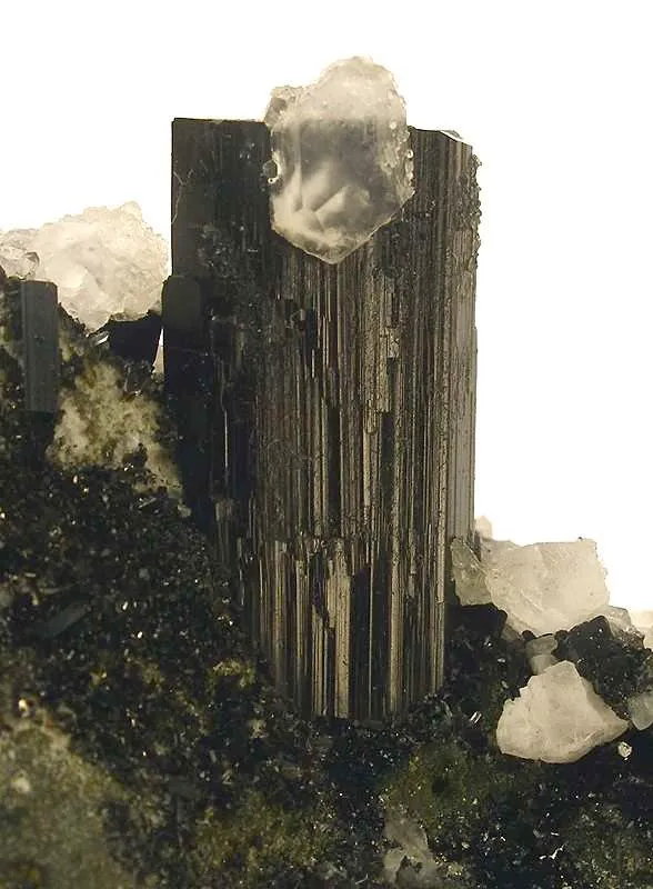 Babingtonite on Prehnite - image 3