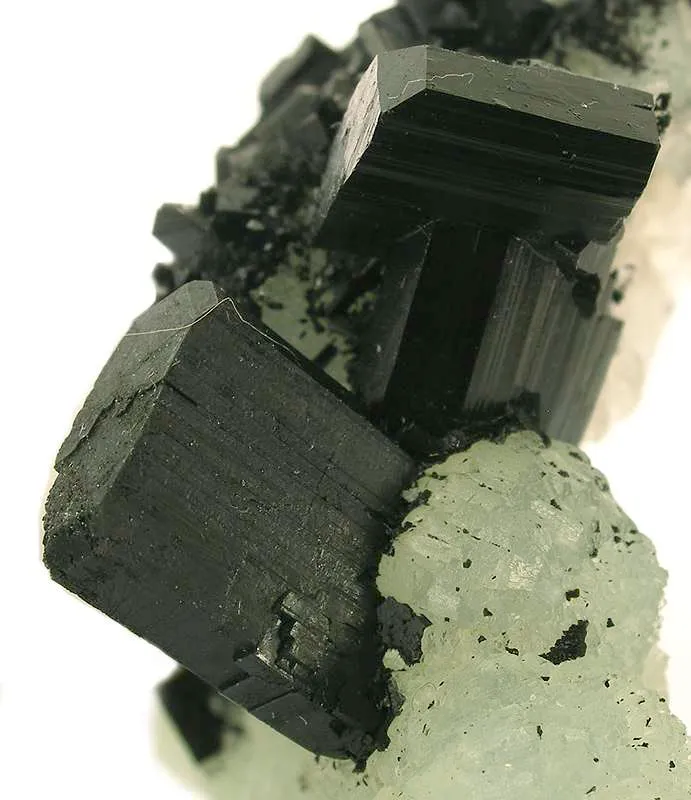 Babingtonite on Prehnite - image 5