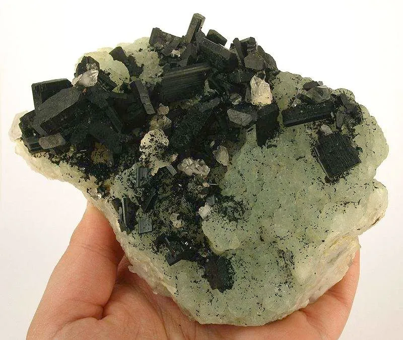 Babingtonite on Prehnite - image 4