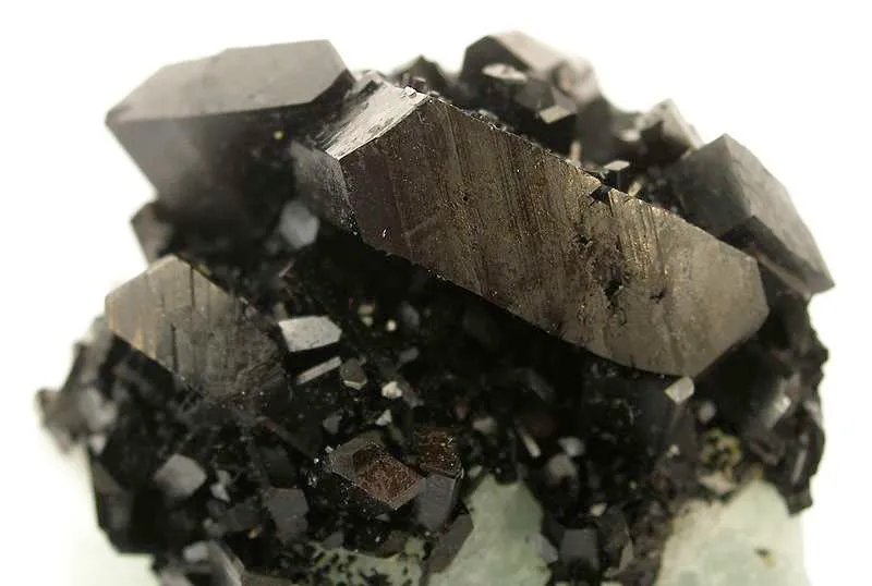 Babingtonite on Prehnite - image 4