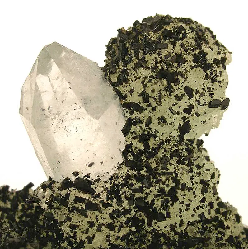 Babingtonite on Prehnite - image 2