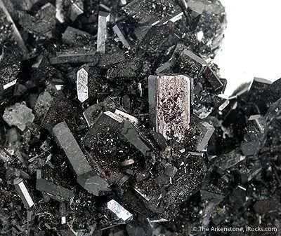 Babingtonite on Quartz and Prehnite - image 3