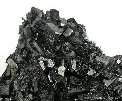 Babingtonite on Quartz and Prehnite - image 2