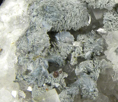Babingtonite, Stilbite-Ca, Heulandite-Ca, Calcite, Quartz image