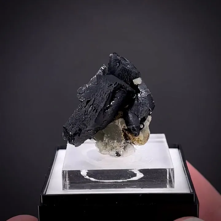 Babingtonite with Prehnite - image 2