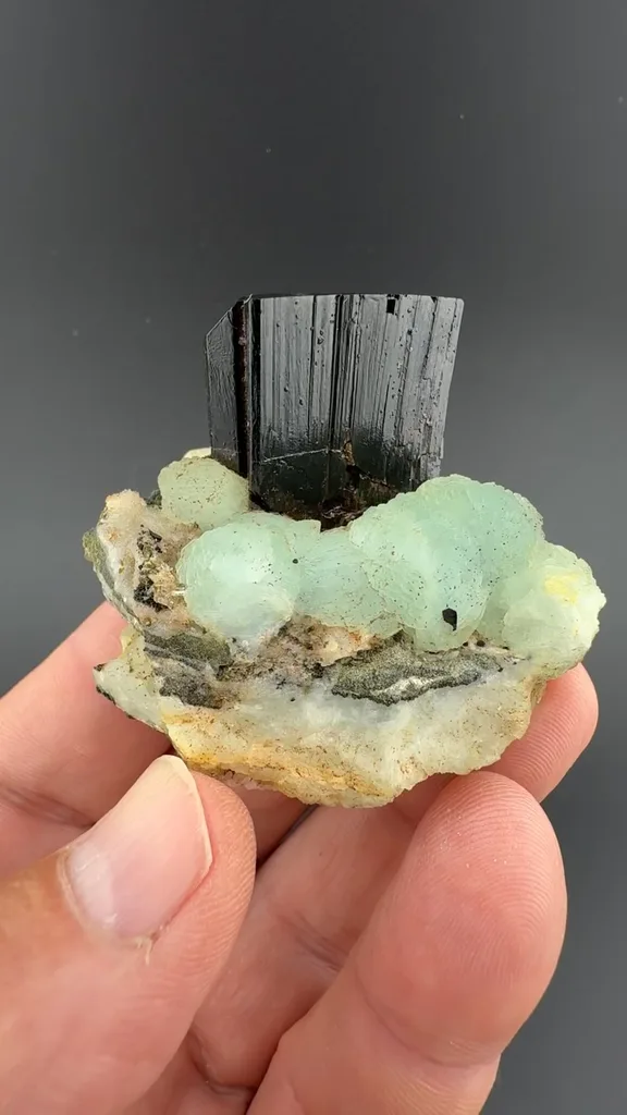 Babingtonite with Prehnite - image 2