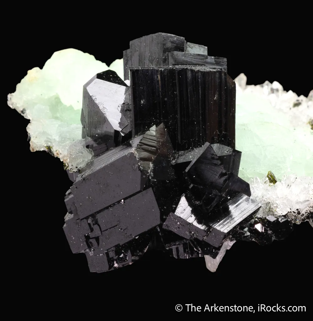 Babingtonite with Prehnite on Quartz - image 4