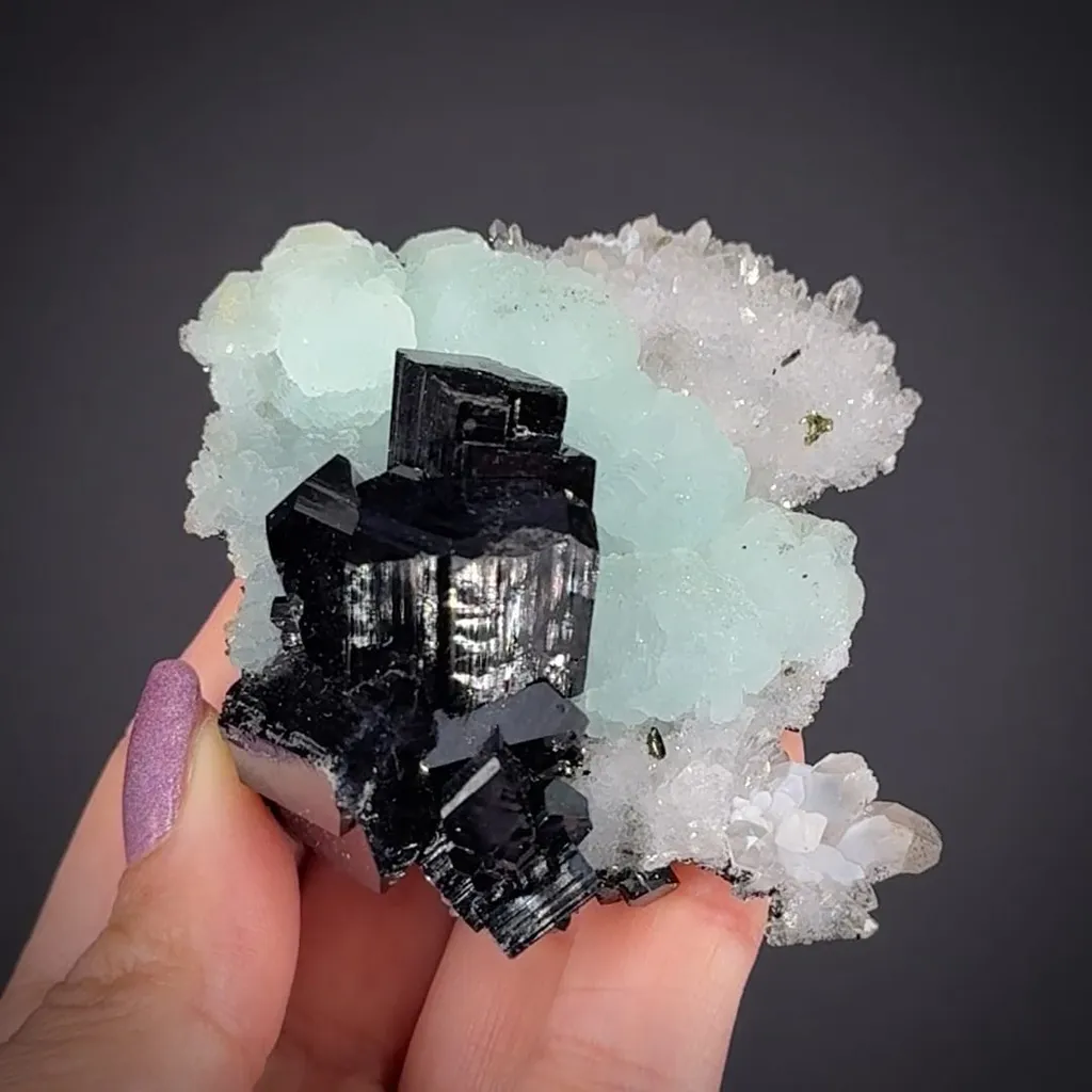 Babingtonite with Prehnite on Quartz image