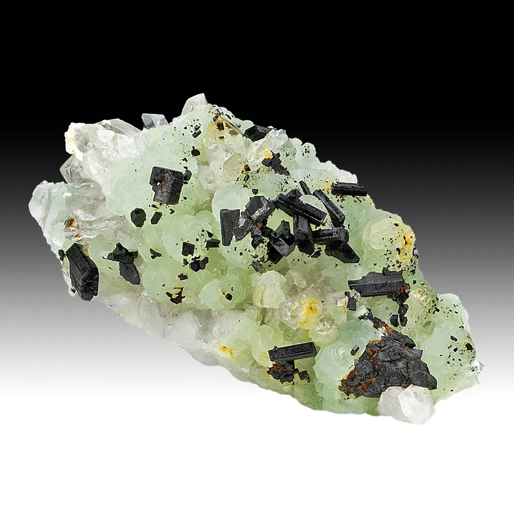 Babingtonite with Prehnite, Quartz image