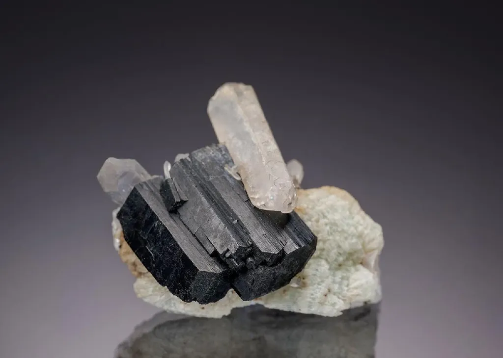 Babingtonite with Quartz and Prehnite image
