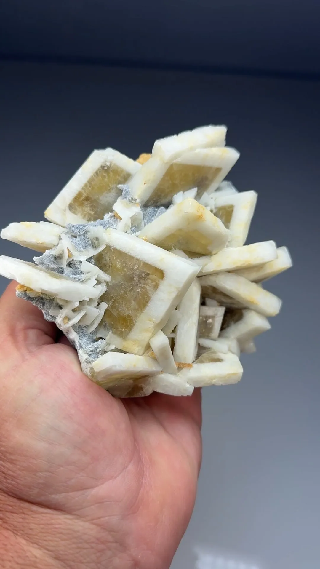 Barite (2132) - image 2