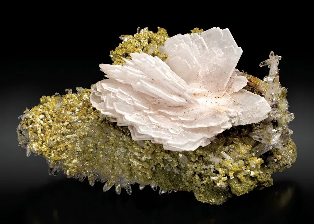 Barite, Quartz, Epidote image