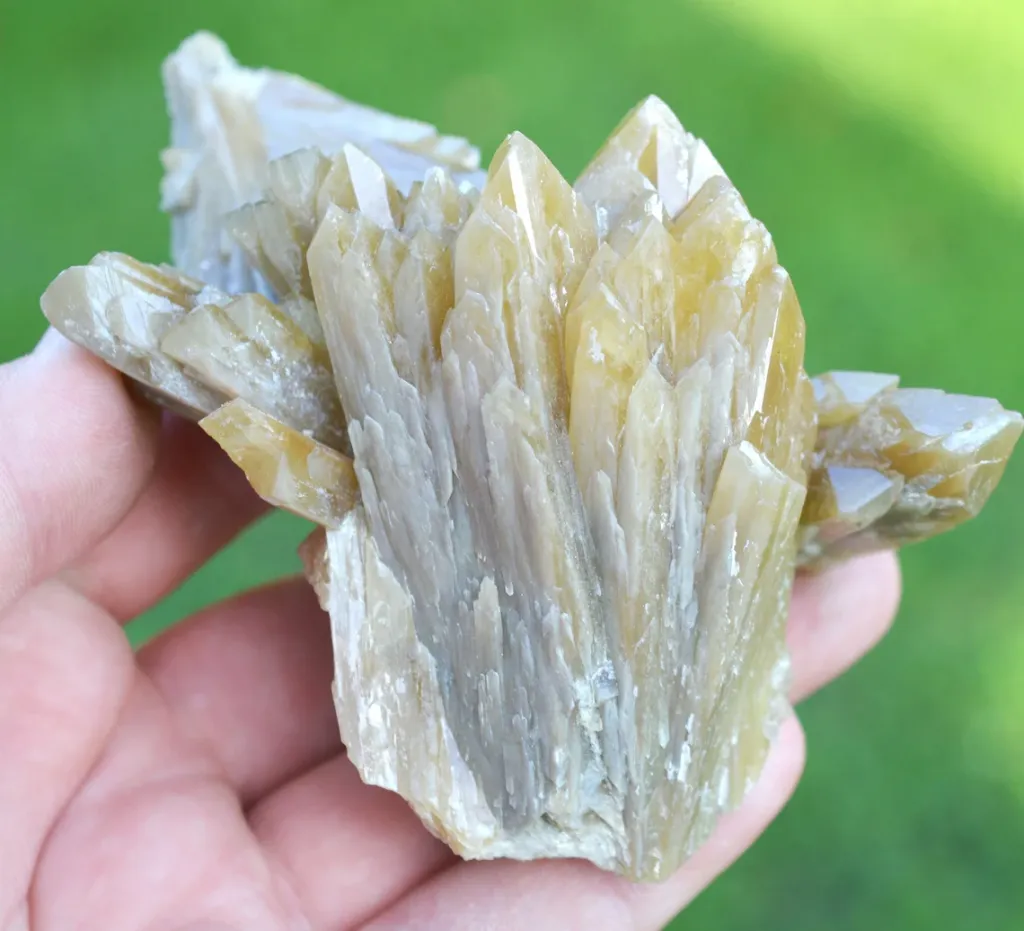 Barite whistle 545 grams - Maine Mine, Cordesse, Lucenay-l'Evêque, Autun, Saône-et-Loire, France - image 4