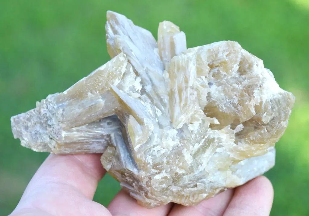 Barite whistle 545 grams - Maine Mine, Cordesse, Lucenay-l'Evêque, Autun, Saône-et-Loire, France - image 6