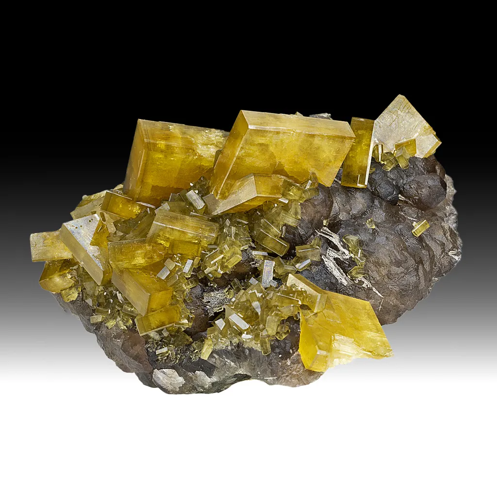 Barite with Fluorite image