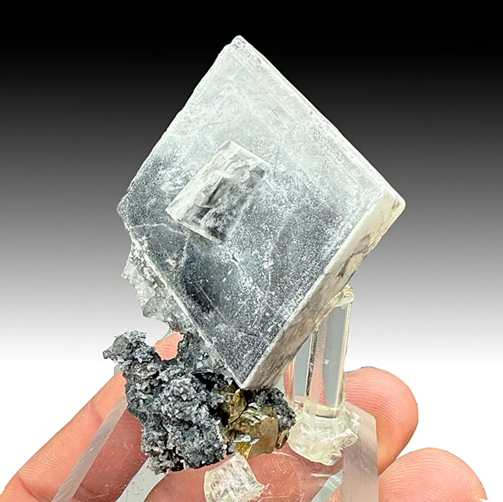 Barite with Jamesonite inclusions (924) image