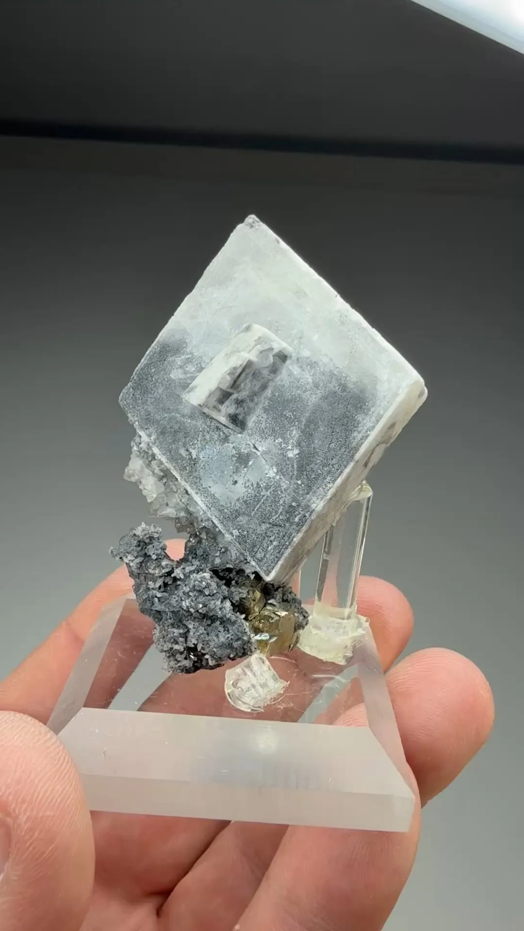 Barite with Jamesonite inclusions (924) - image 2