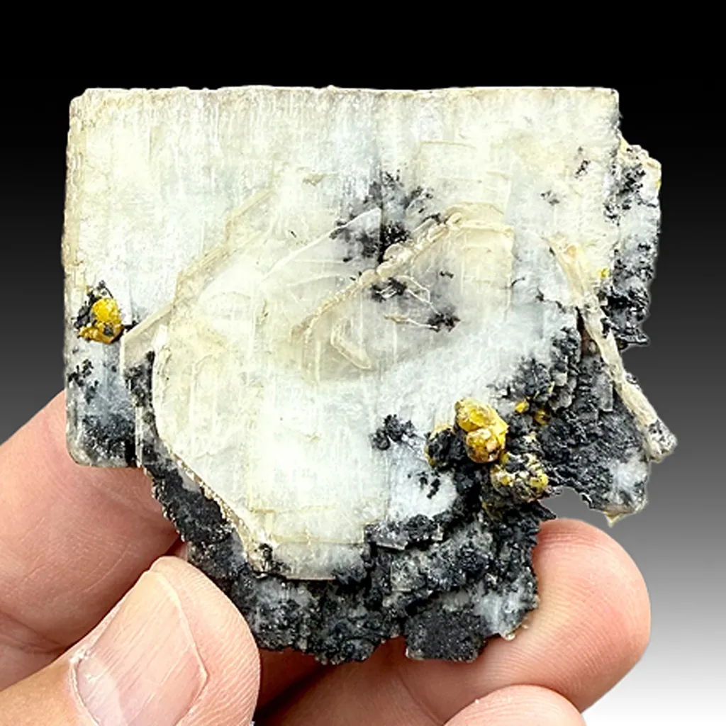 Barite with Mimetite (806) image