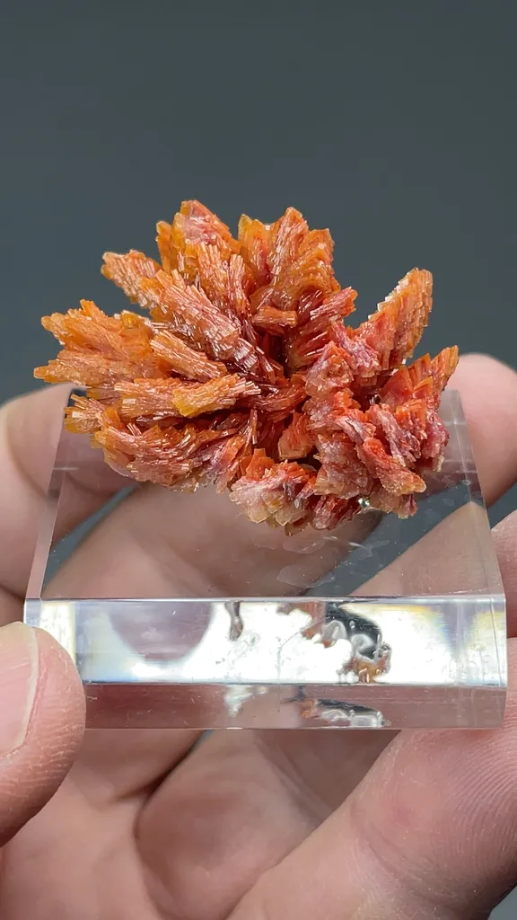 Barite with Realgar inclusions - image 2