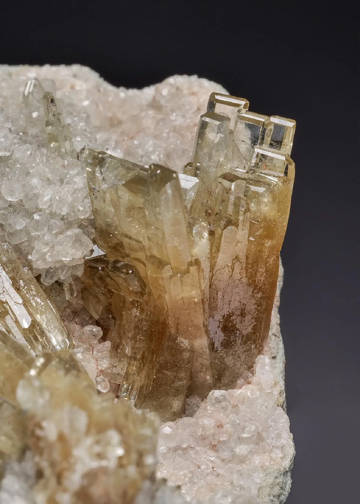 Baryte on Calcite - image 1