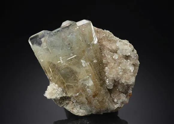 Baryte on Calcite - image 1