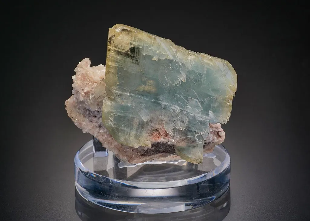 Baryte on Dolomite image