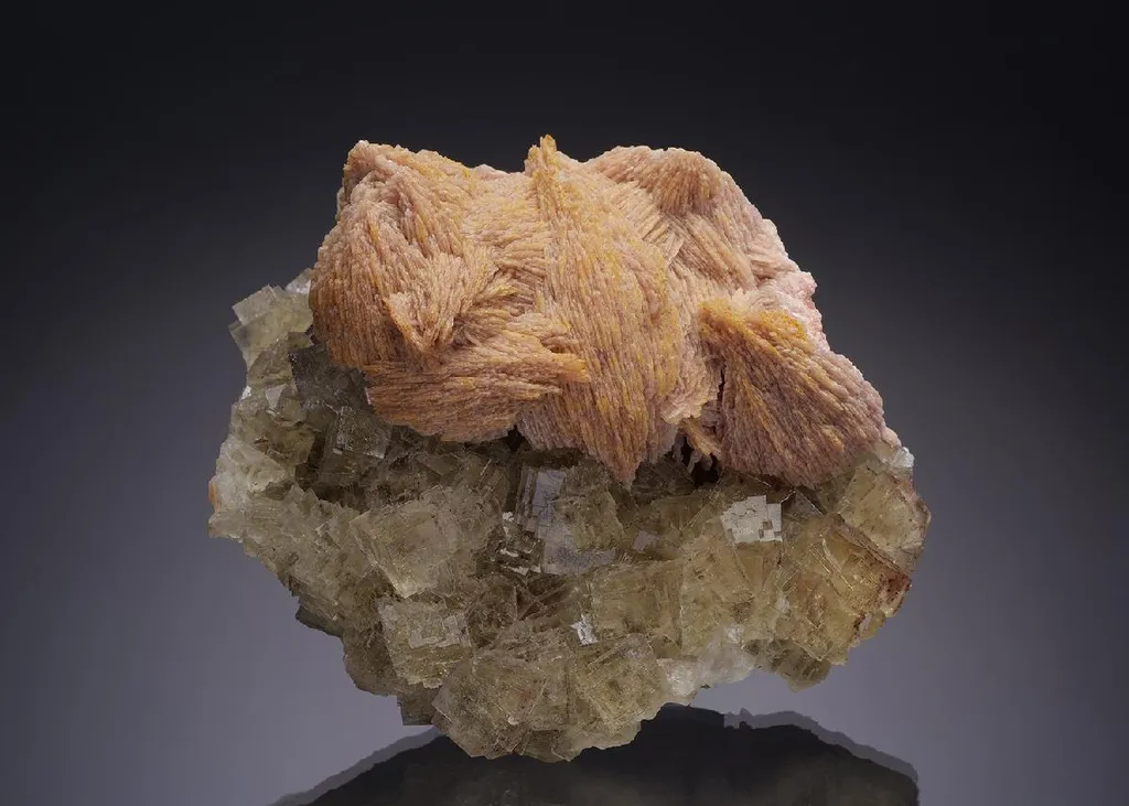 BARYTE on FLUORITE