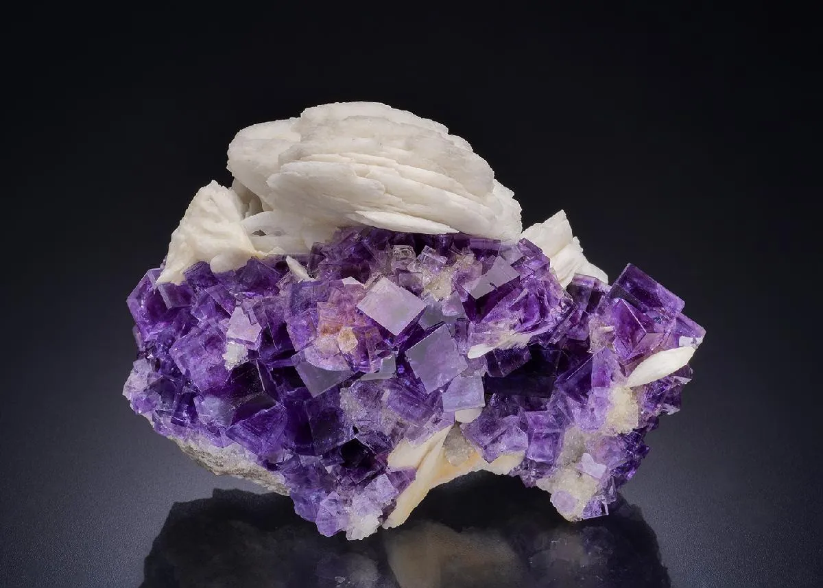 Baryte on Fluorite - image 1