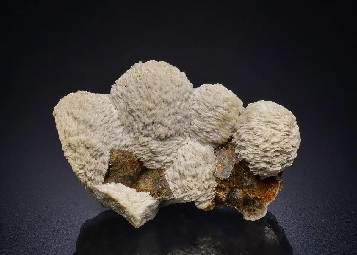 BARYTE on Fluorite - image 1