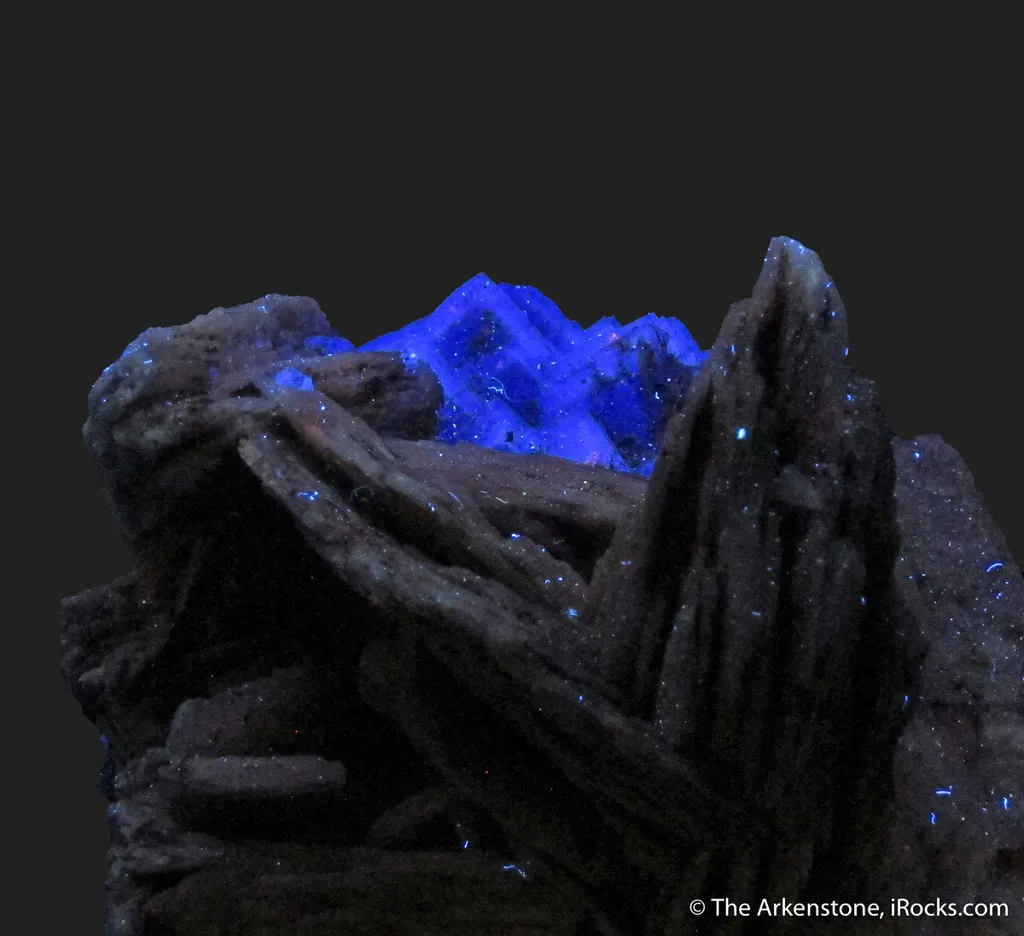 Baryte on Fluorite - illustrated - image 7