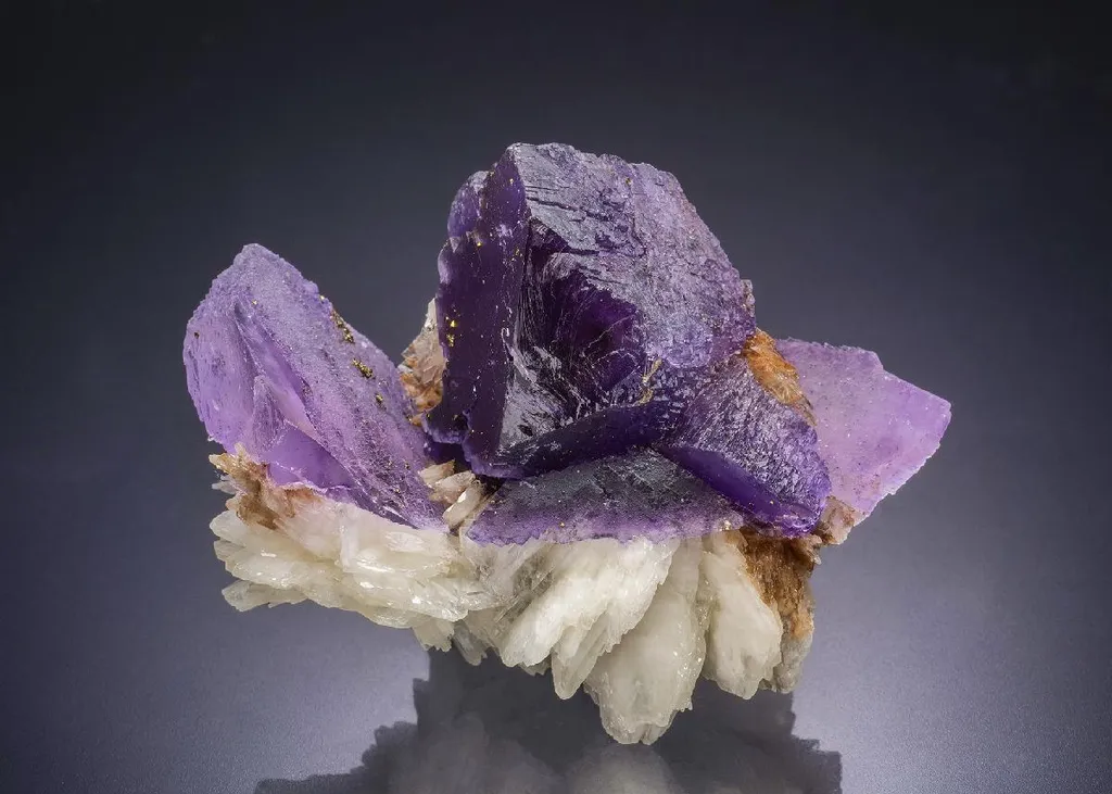 Baryte on Fluorite with Pyrite image