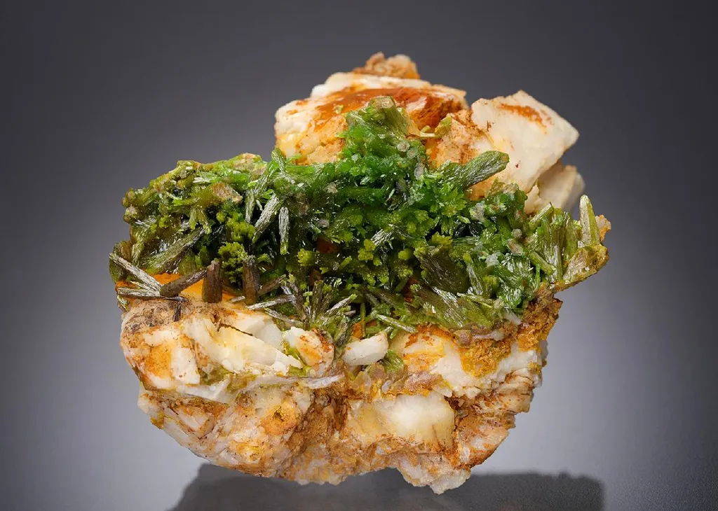 Baryte on Pyromorphite image