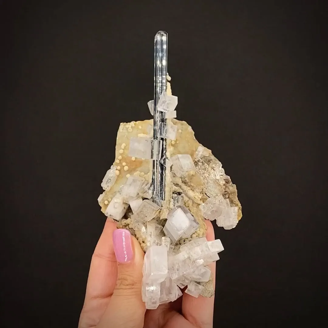 Baryte on Stibnite - image 2