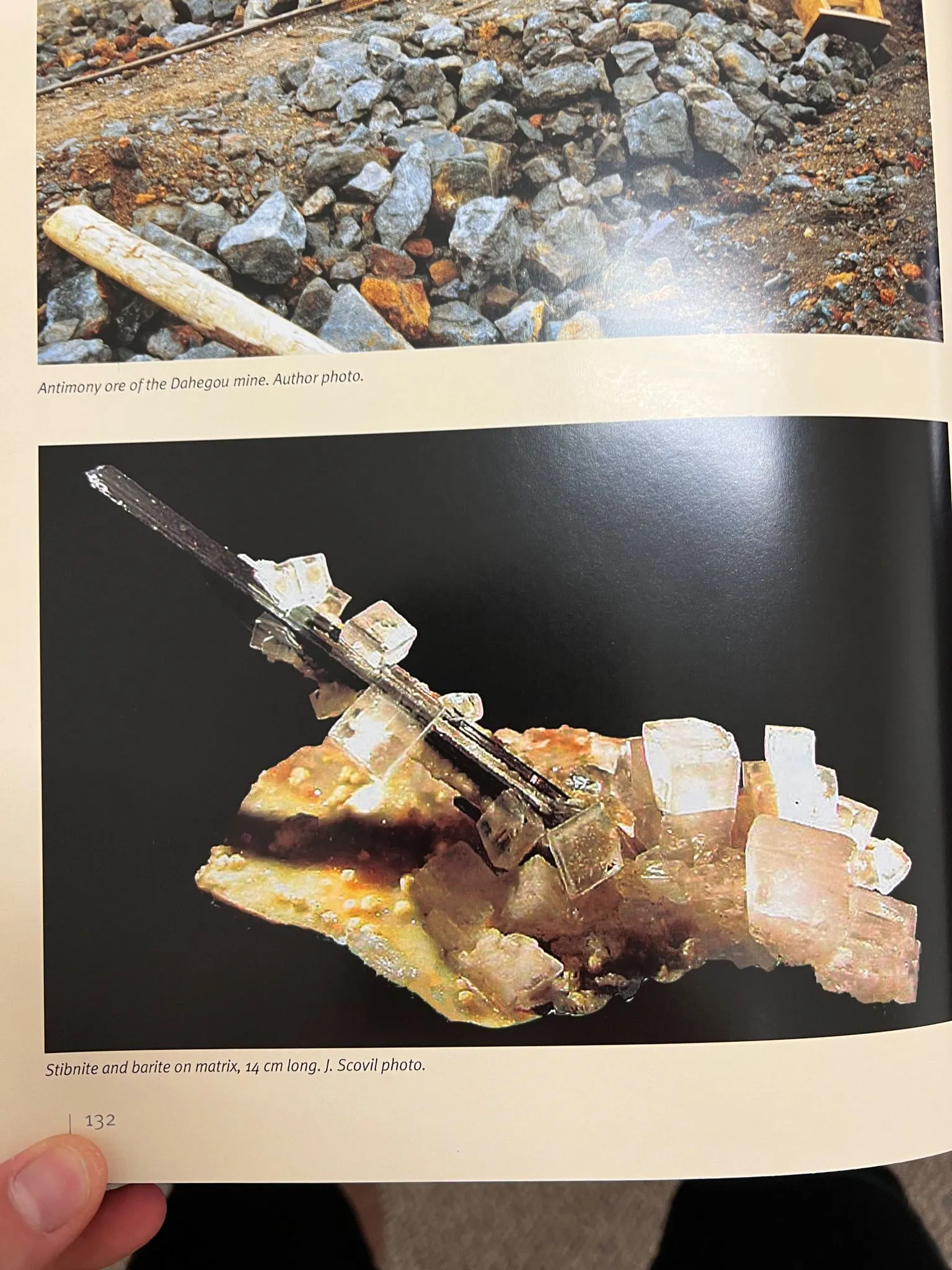 Baryte on Stibnite - image 4