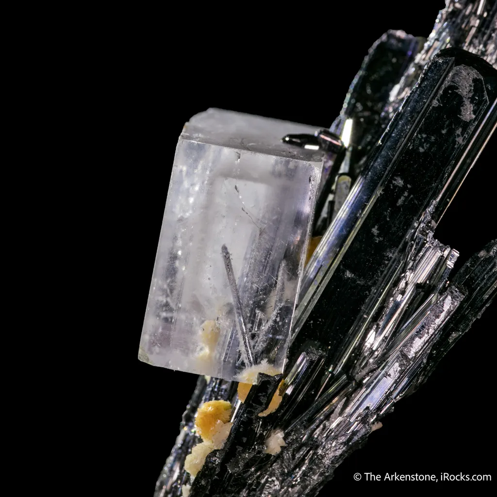 Baryte on Stibnite - image 4