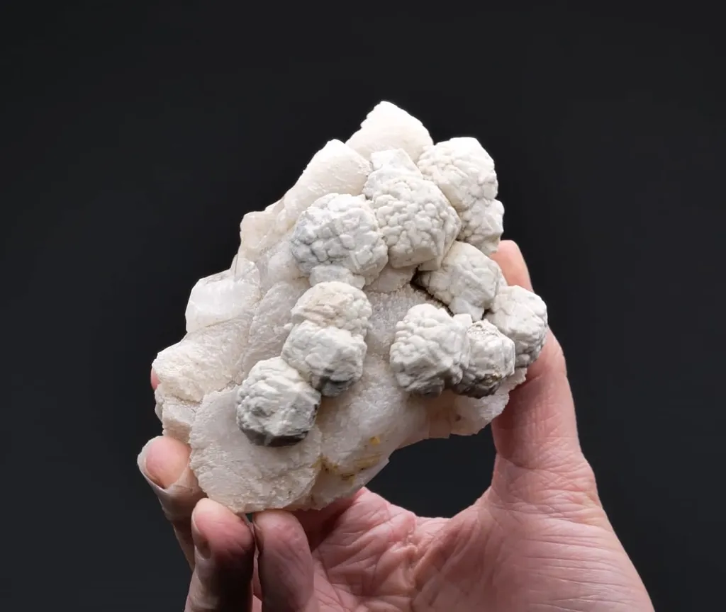 Baryte on Witherite on Calcite - image 2