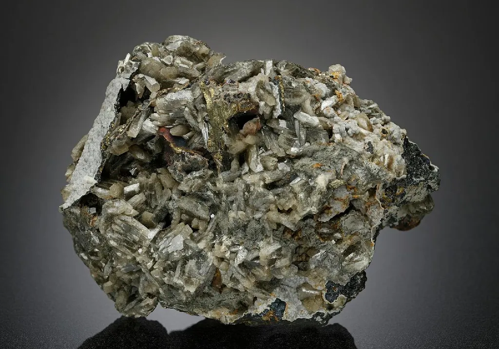 Baryte with Chalcopyrite image