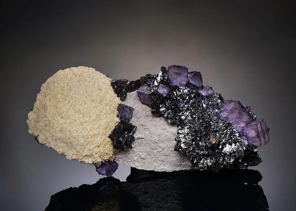 Baryte with Fluorite and Sphalerite image