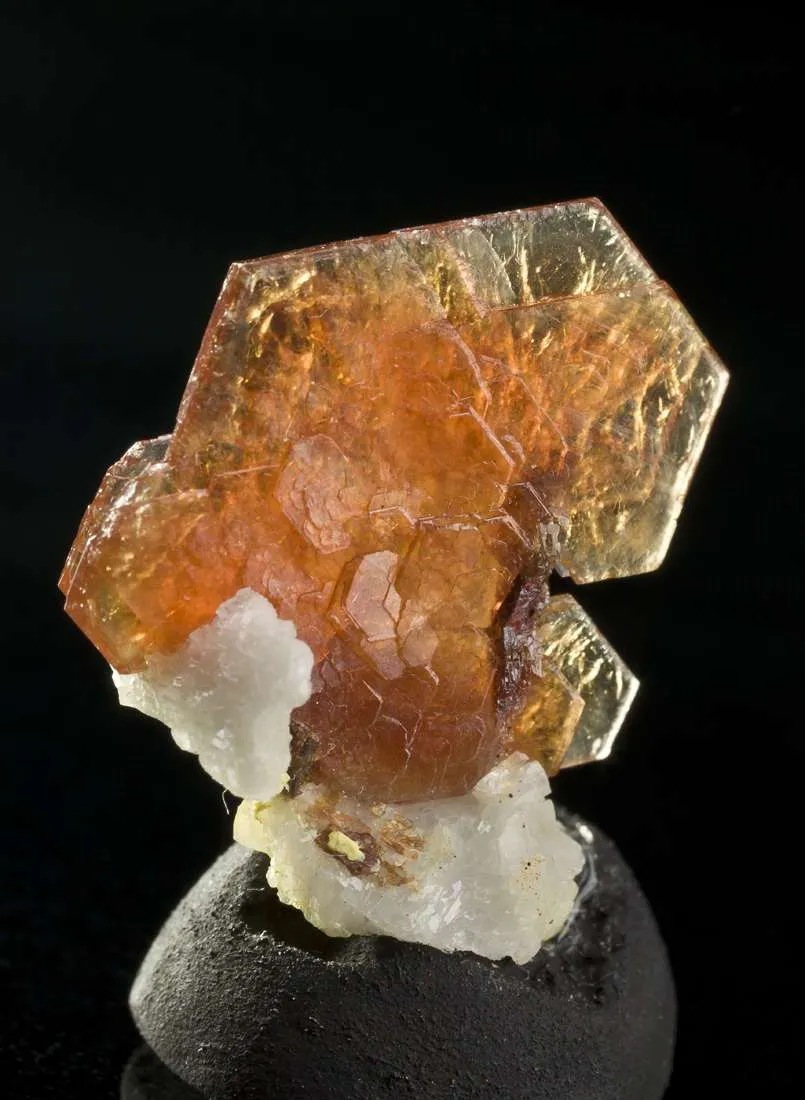 Bastnaesite-Ce on Albite - image 3