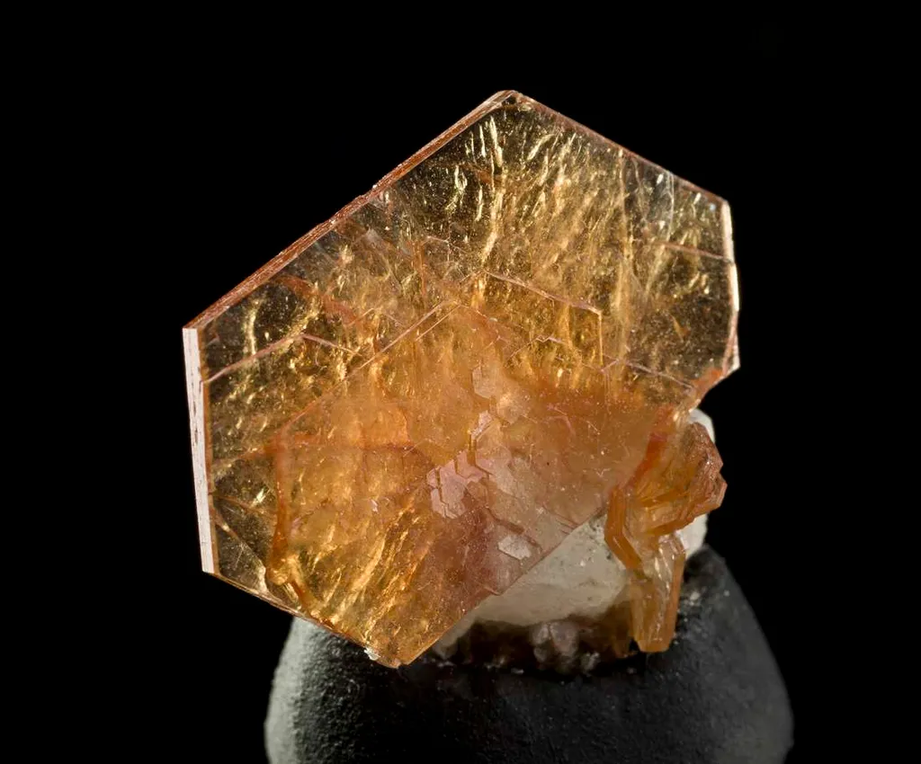 Bastnaesite-Ce on Calcite image